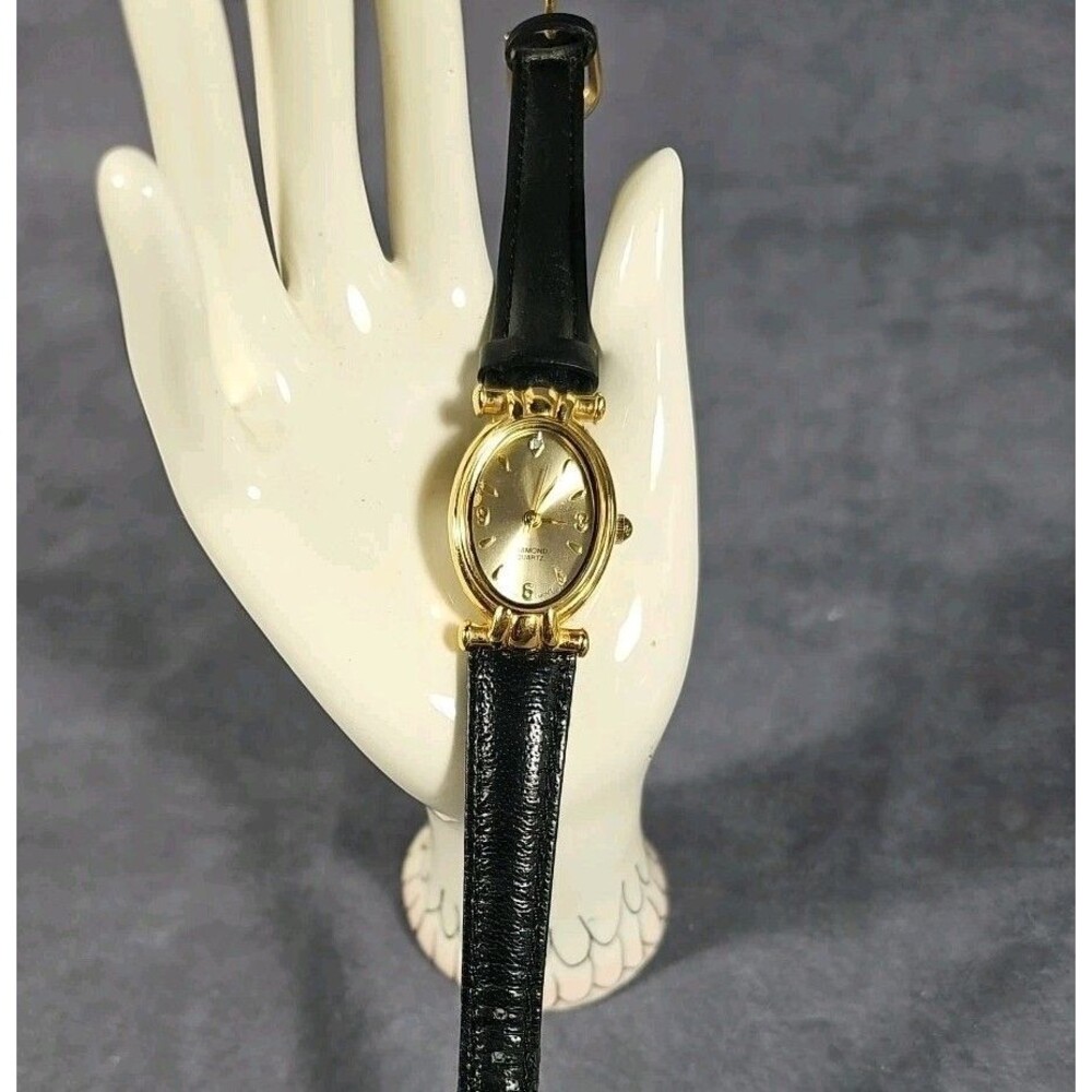 Quartz Watch / Women Diamond Ladies Watch / Vintage / EUC/New Battery
